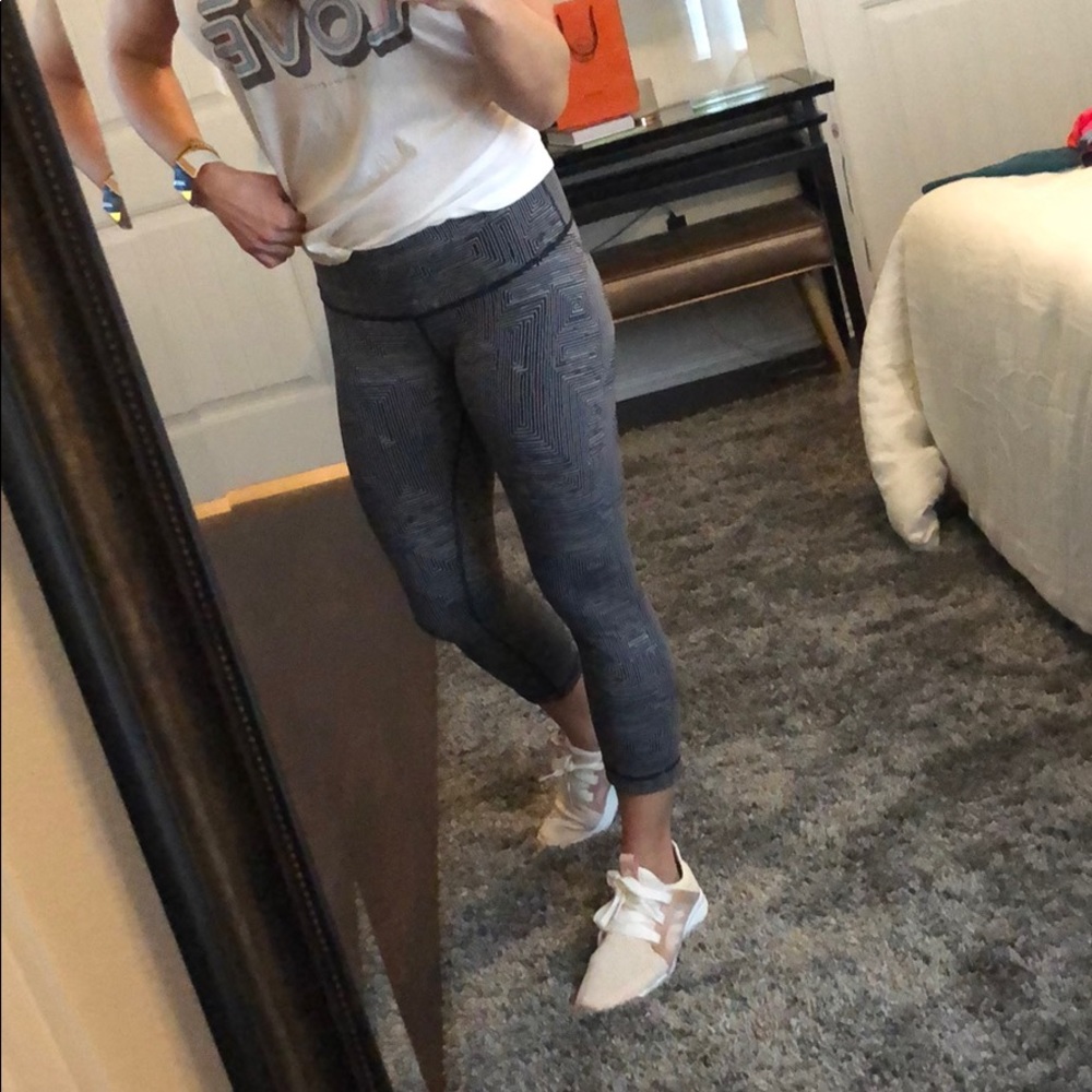 Black geo cropped wunder under